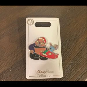 Disney Stich Jumba christmas pin